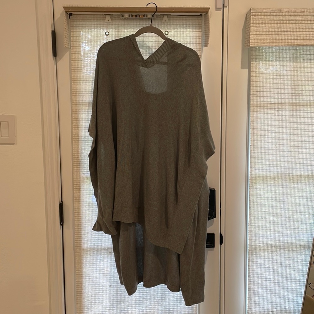Theory Grey short sleeved poncho